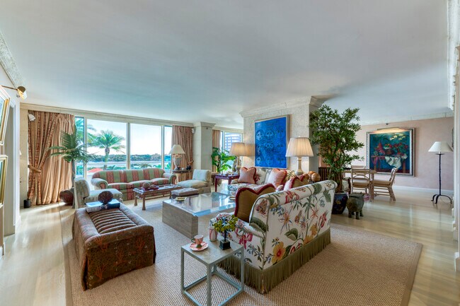 Building Photo - 525 S Flagler Dr