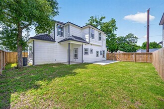 Building Photo - 9007 Hilda St