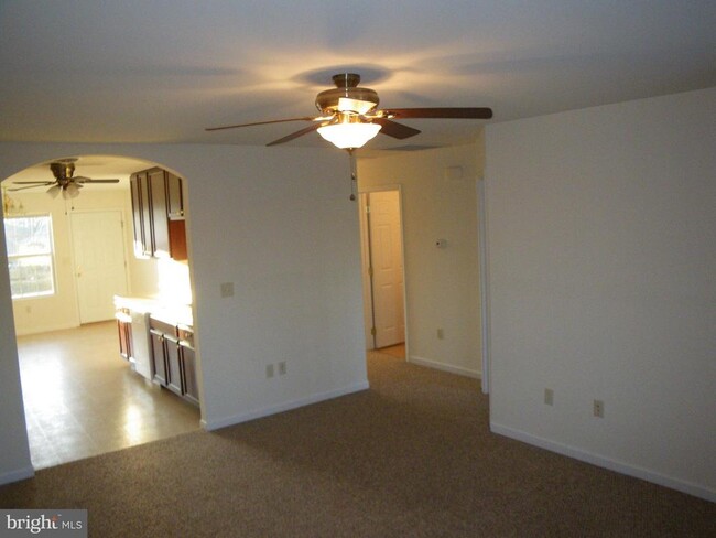 Building Photo - 2809 Roosevelt Dr