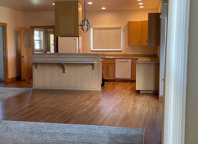 Foto del edificio - Bauer Rentals - 245 N. DAVIS ST