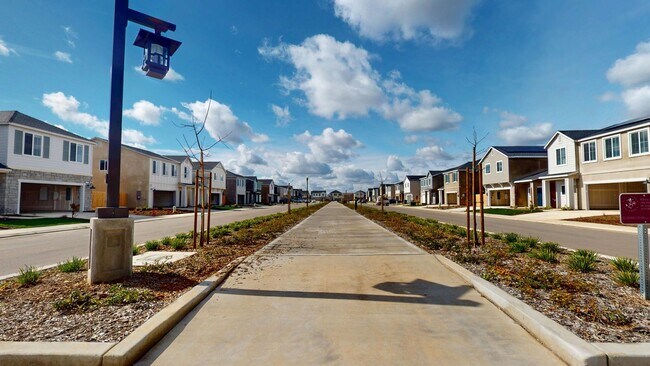 Building Photo - 3231 Carambola Ave