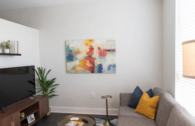 Foto del edificio - 601 E Pete Rose Wy