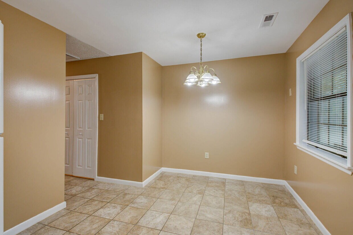 2759 Oak Leaf Dr, North Charleston, SC 29420 Condo for Rent in North