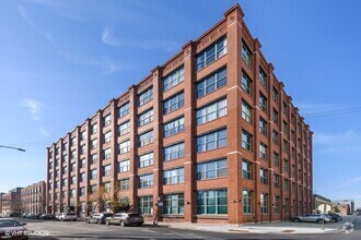 Building Photo - 312 N May St
