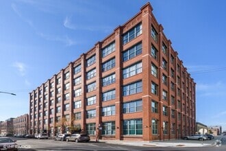 Building Photo - 312 N May St