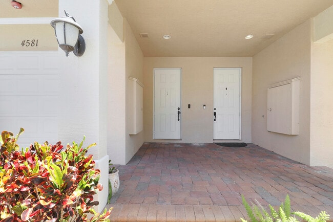 Building Photo - 4581 Artesa Way S