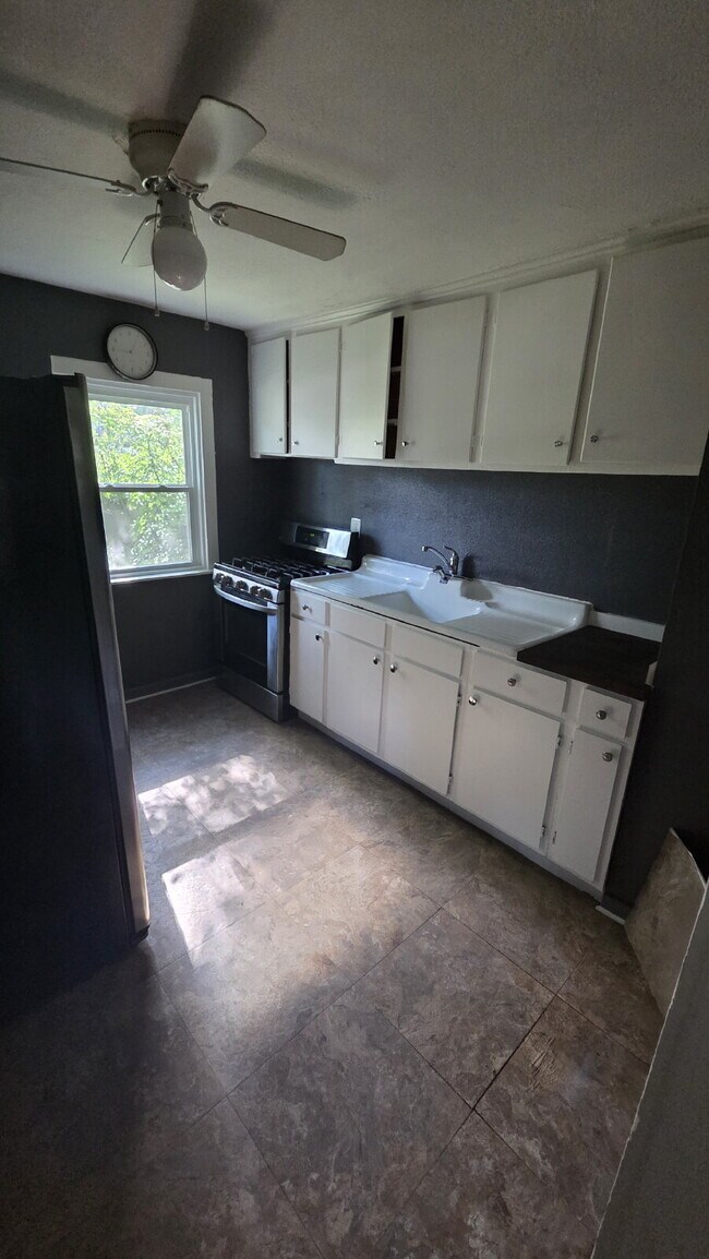 Foto del edificio - 2-Bed Ready Now