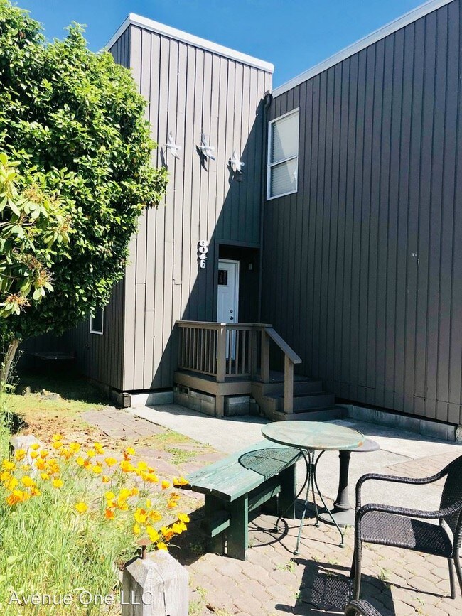 Building Photo - 3046 63rd Ave SW