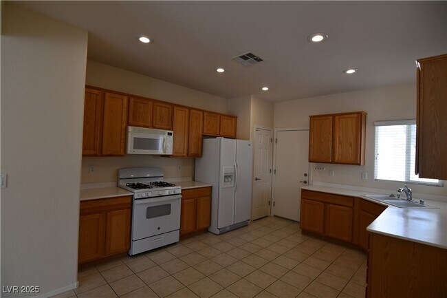 Foto del edificio - 3617 Kittiwake Rd