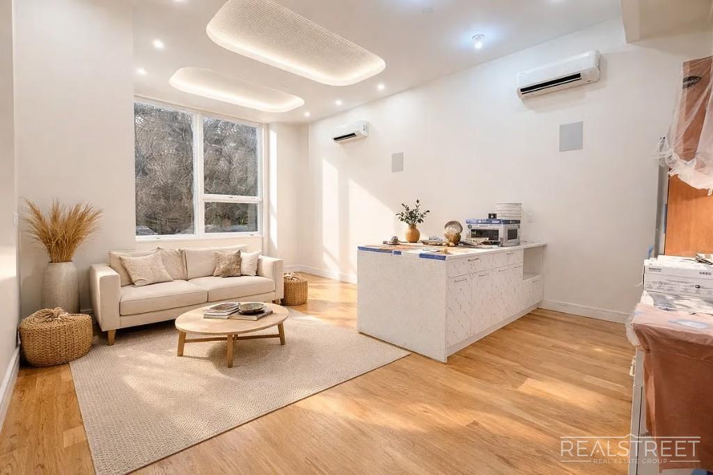 Foto del edificio - Apartments like this are why people move to Williamsburg.