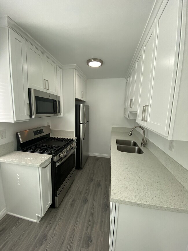 Building Photo - 2513 Grant Ave