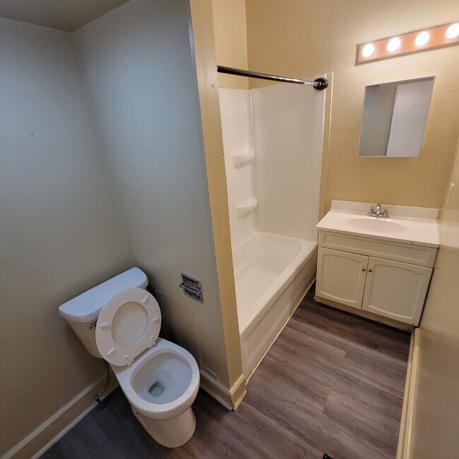 Building Photo - 3BR House - Walk to Fountain Square!