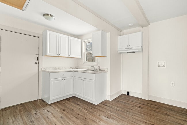 Building Photo - 4009 Catalpa Ave