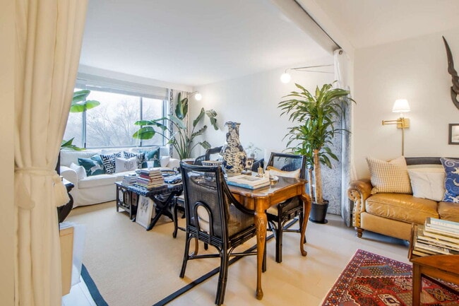 Foto del edificio - Affordable (utils included!) Luxury Living...