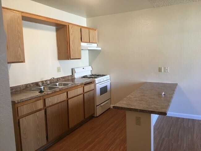 Building Photo - One Bedroom Apartment ONLY $1,195 Per Month!