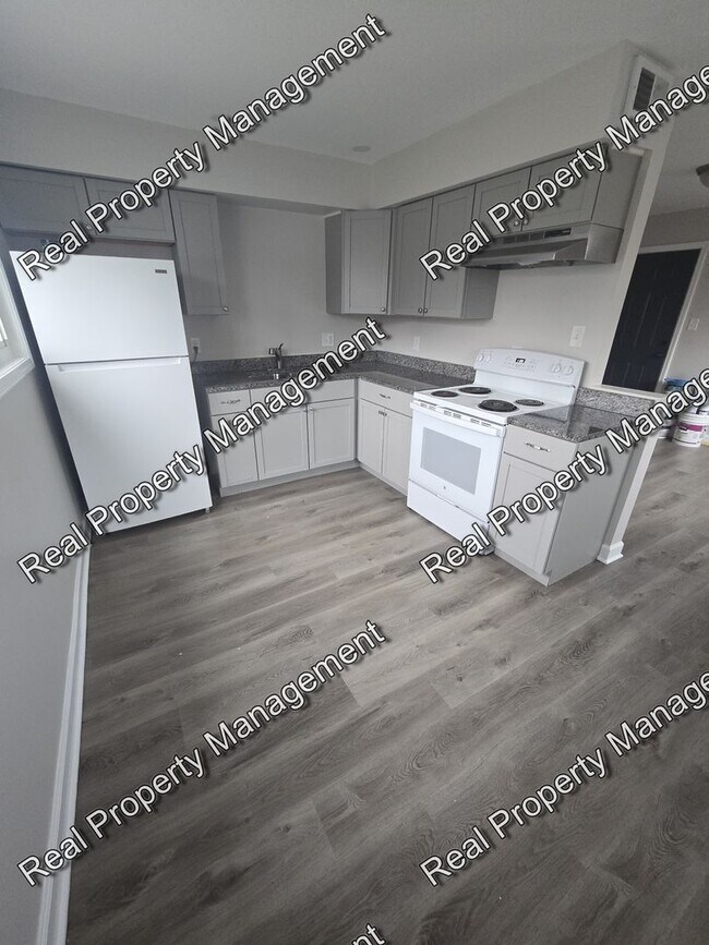 Building Photo - Updated 2 Bedroom Apartment