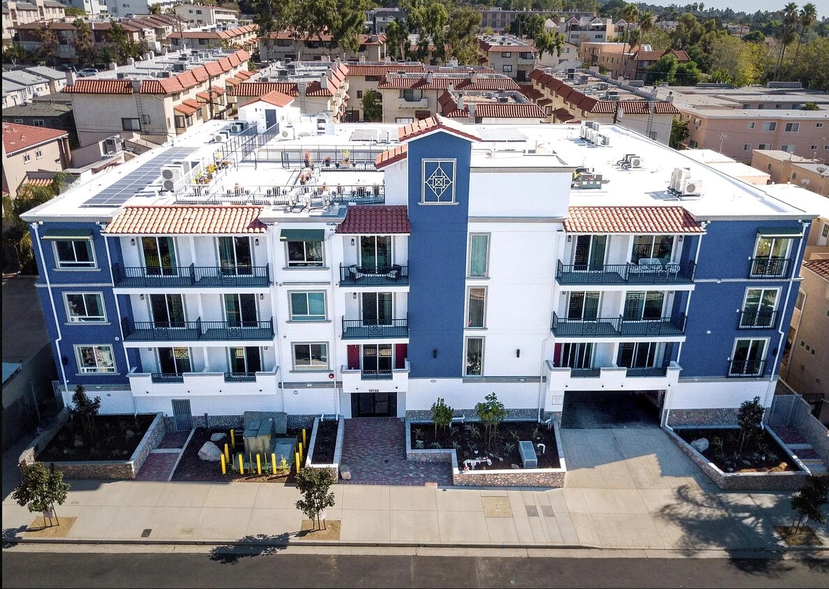 Primary Photo - Commerce Villas Apartments