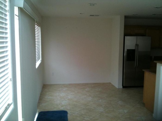 Building Photo - MOVE IN READY!!!
