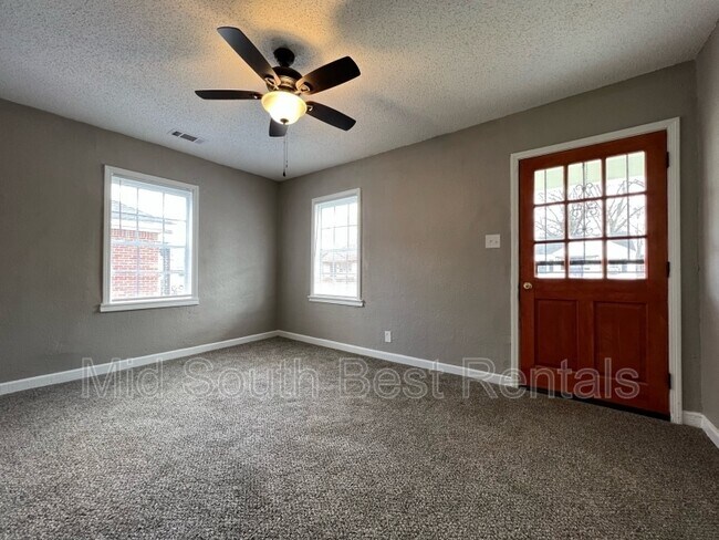 Building Photo - 1361 Lambert St