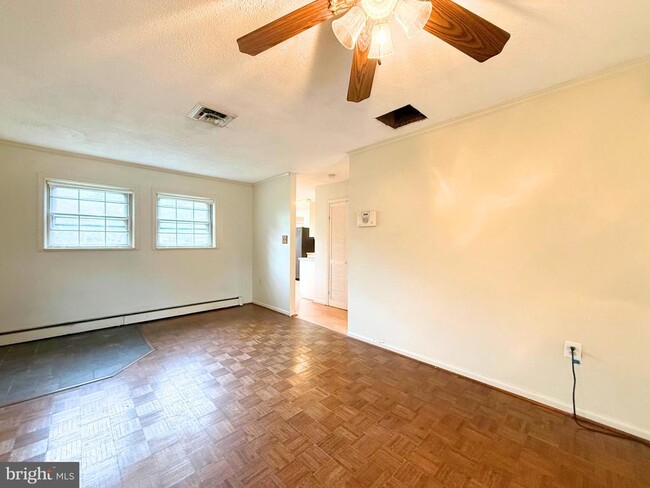 Foto del edificio - 201 E Lynn Ct