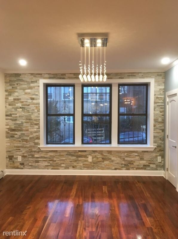 Building Photo - 1841 Loring Pl S