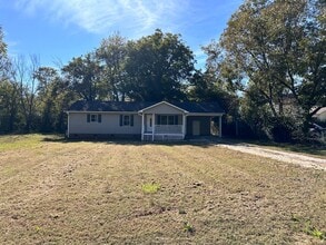 Building Photo - 5813 Oak St