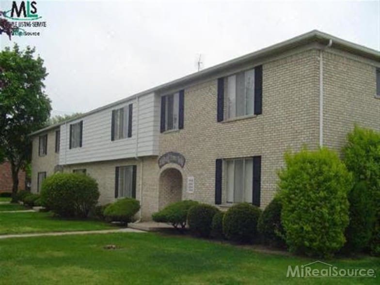 22116 E 11 Mile Rd Saint Clair Shores, MI 48081 Rentals Saint Clair