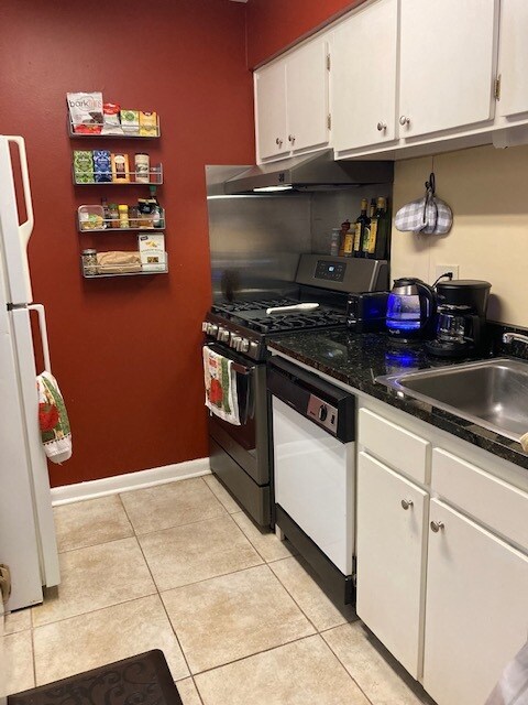 Kitchen - 1401 Lake Ave