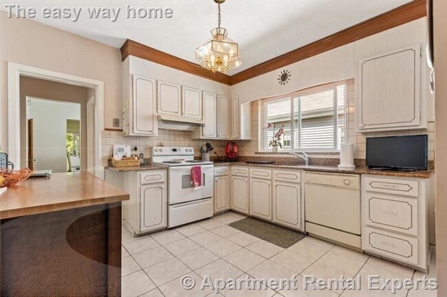 Building Photo - 38 George St