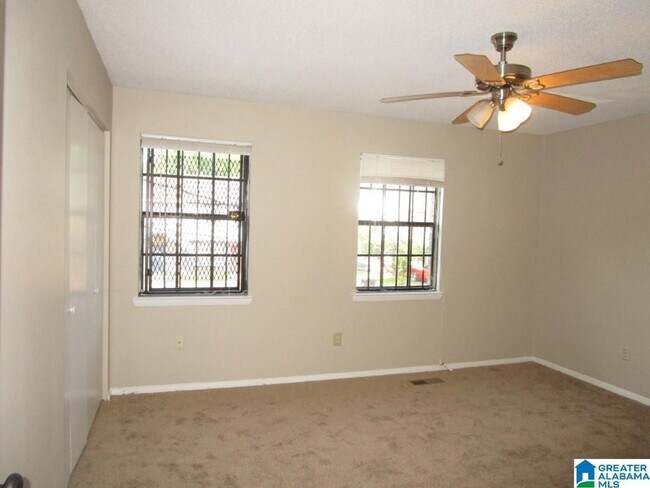 Building Photo - 2BR/1BA in Quiet Spring Lake Neighborhood