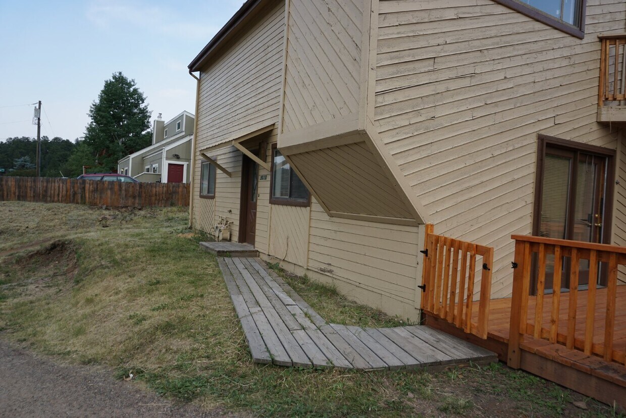 Foto principal - Two Bedroom Garden Level Duplex