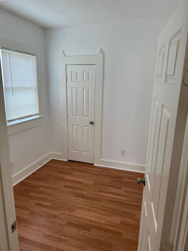 Building Photo - 1030 Sherman St