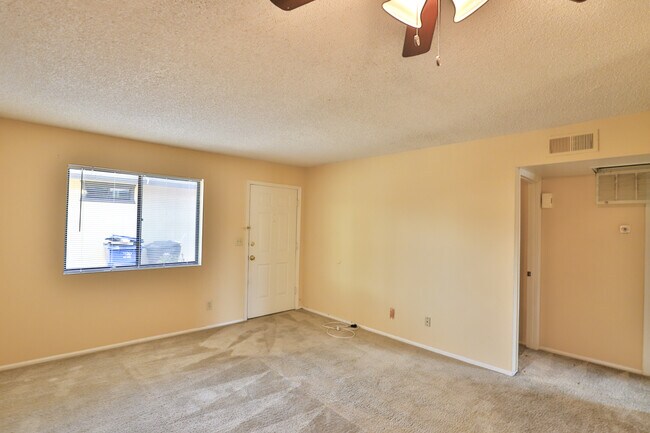 Building Photo - 423 E 8th Ave