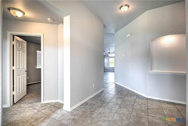 Foto del edificio - 5726 Stonehaven Dr