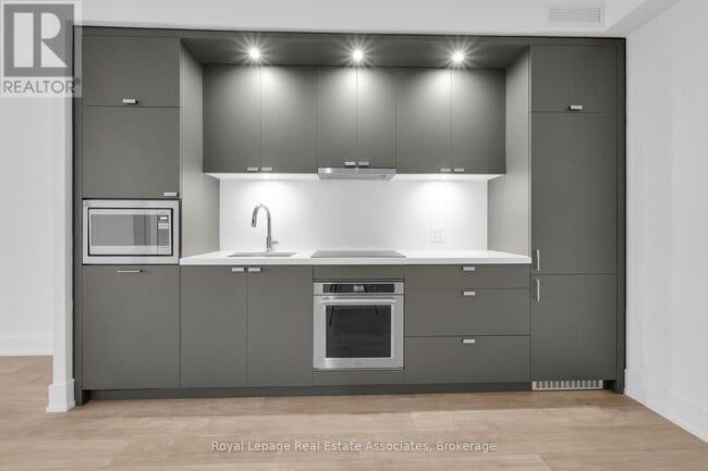 Building Photo - 259 The Kingsway