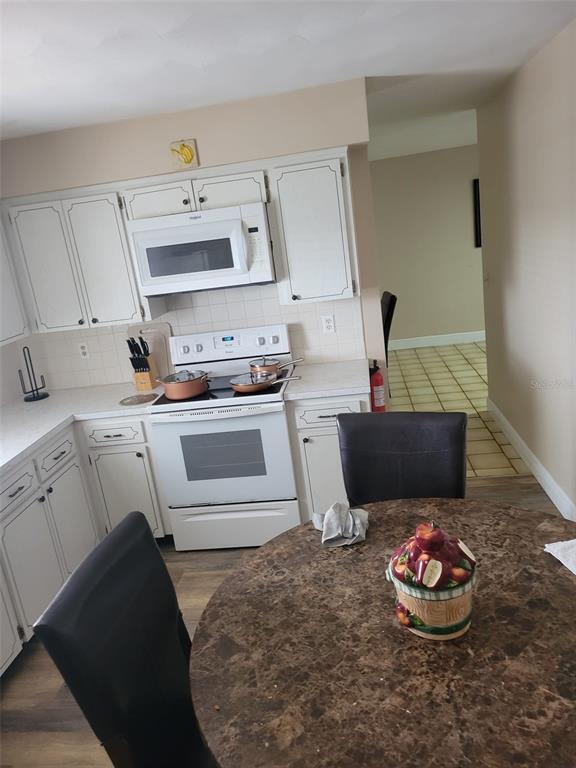 Foto del edificio - 7530 Judith Crescent