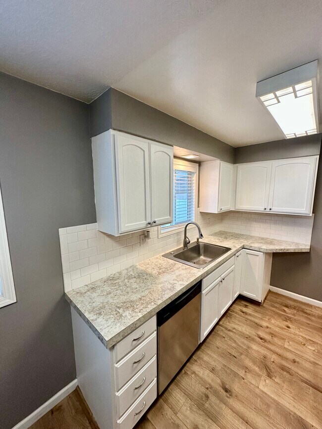 Foto del edificio - 5411 N Oak St