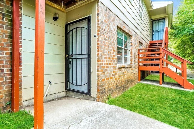 Building Photo - 1112 4th Ave W