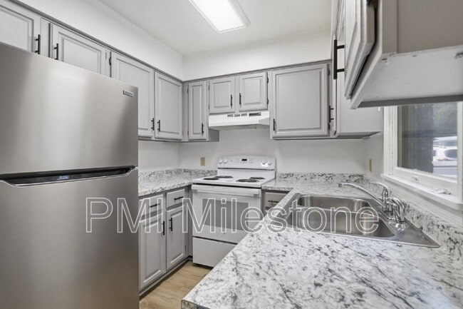 Building Photo - 131 Biser St