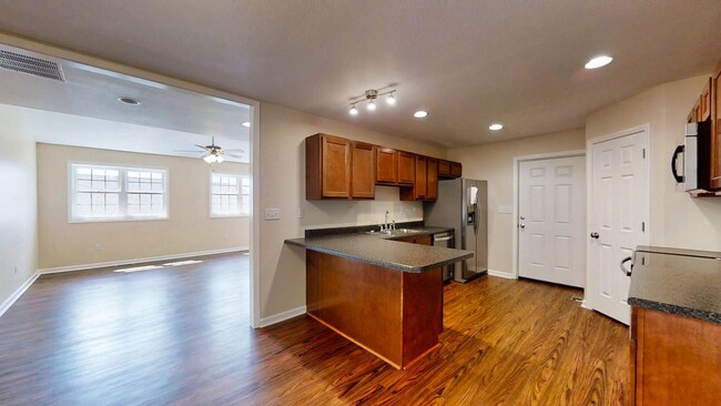 Interior Photo - Timber Wolf and Cates Crossing