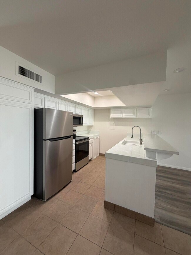 Foto del edificio - 1655 E Palm Canyon Dr