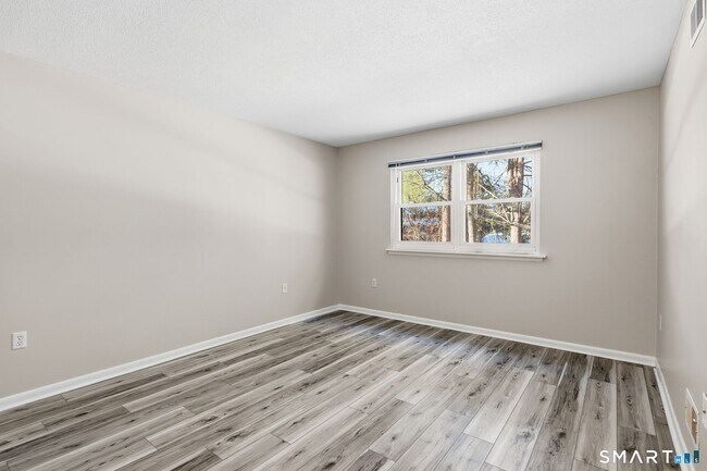 Foto del edificio - 808 Twin Circle Dr