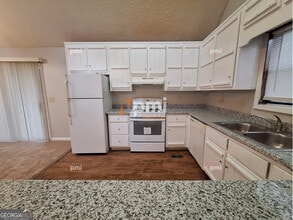 Building Photo - 5955 Sutton Pl