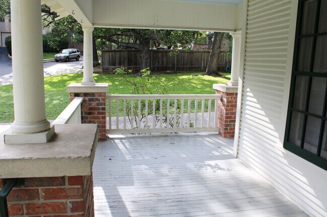 Building Photo - 4-BEDROOM IN ALAMO HEIGHTS