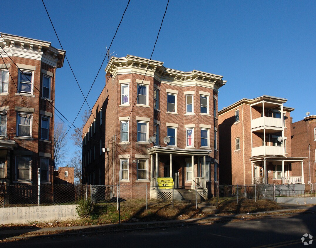 Primary Photo - 76 Hamilton St