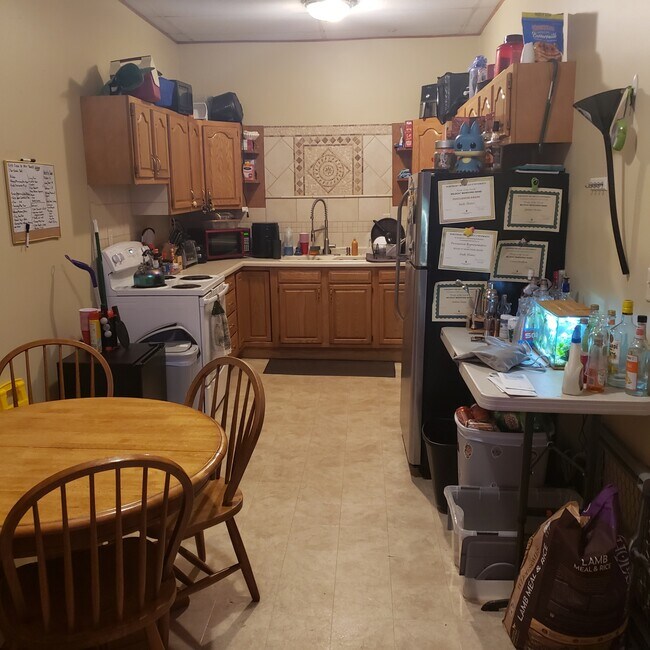 229 W Washington St Unit Upper, Marquette, MI 49855 Apartments in