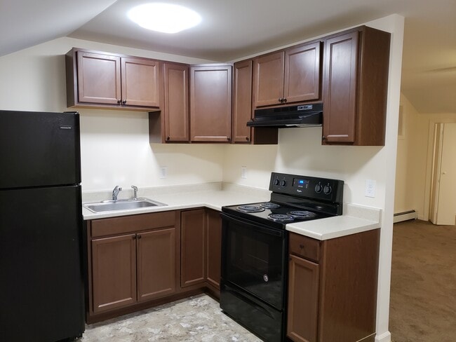 Kitchen - 7 Broad St