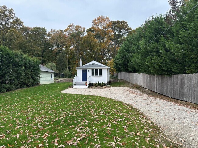 Foto del edificio - 33 Goldenrod Ave