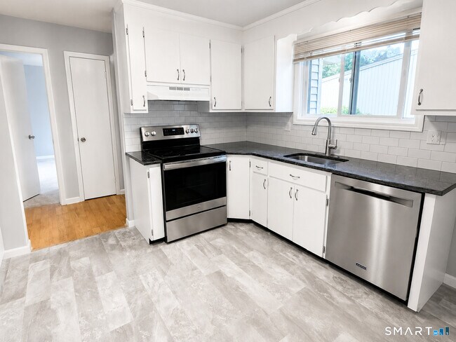 Foto del edificio - 501 Summer Hill Dr