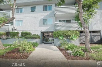 Building Photo - 4406 Cahuenga Blvd